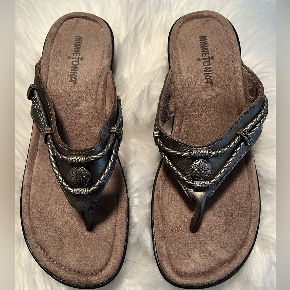 NEW Minnetonka Silverthorne Sandals.